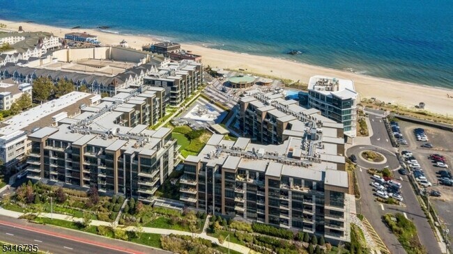 Building Photo - 15 Morris Ave