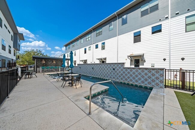 Building Photo - 1208 N Academy Ave