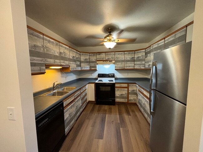 Primary Photo - Edgartown Duplex