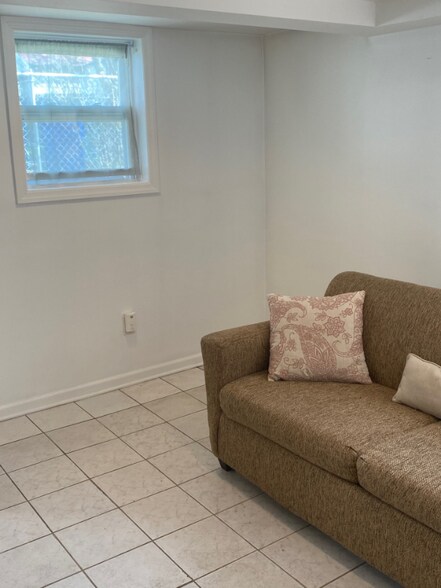 Building Photo - 90-22 70th Dr