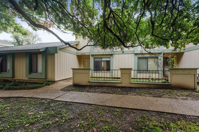 Building Photo - 9520 Quail Village Ln