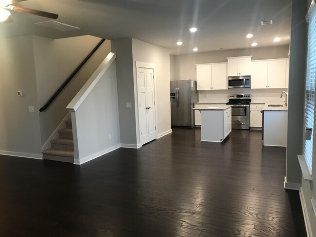 Building Photo - 3037 Commonwealth Dr