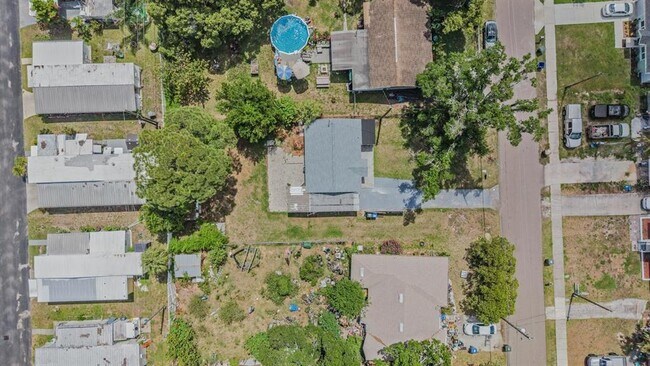 Building Photo - 636 Stremma Rd