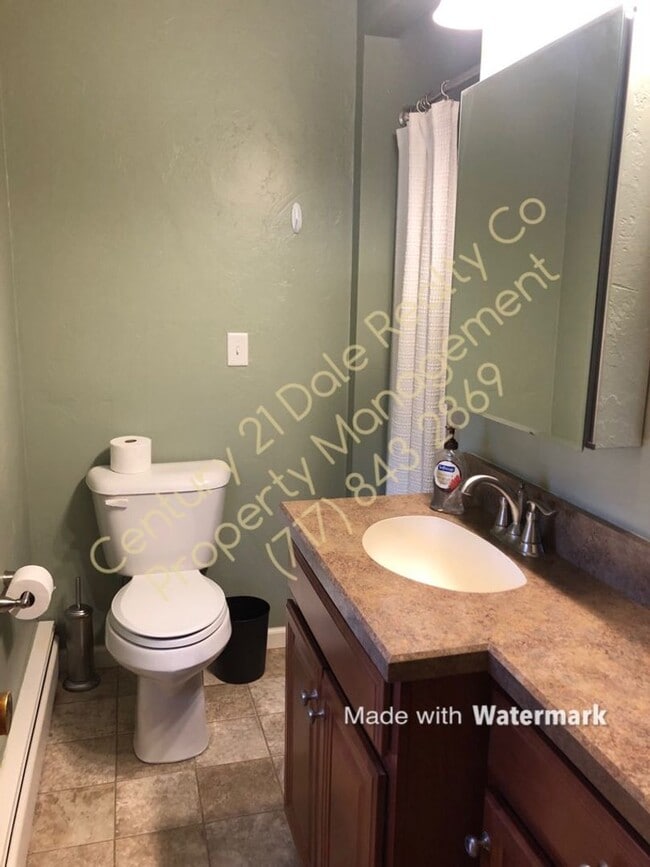 Building Photo - Very Large 3 BR House in North Eastern School District