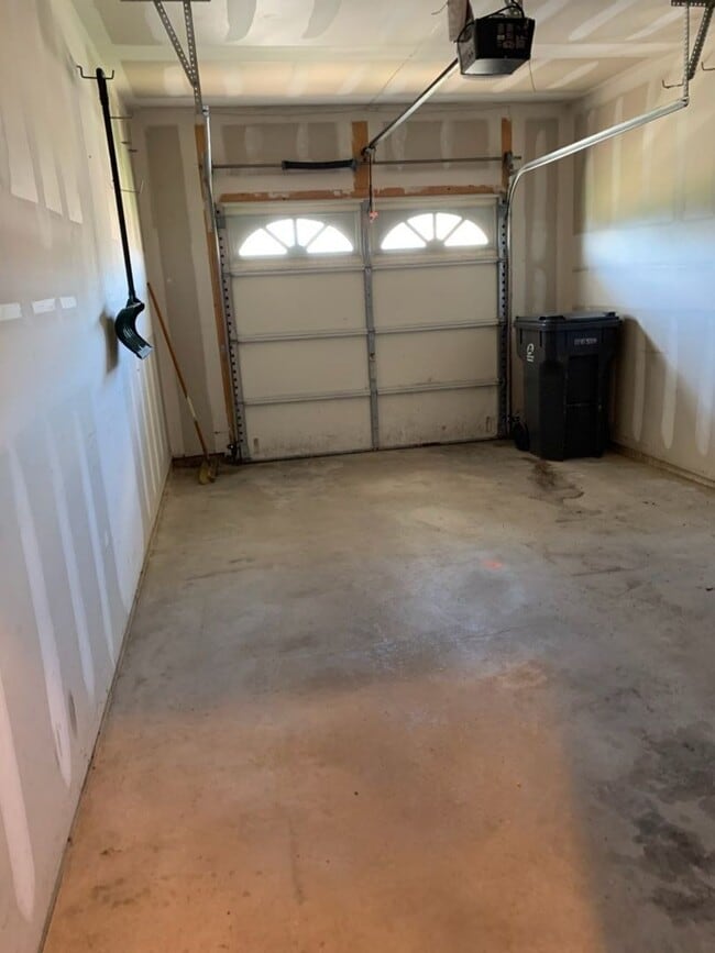 Building Photo - BEAUTIFUL SPACIOUS 2 BEDRM, 2 BATH CONDO W/ATTACHED GARAGE