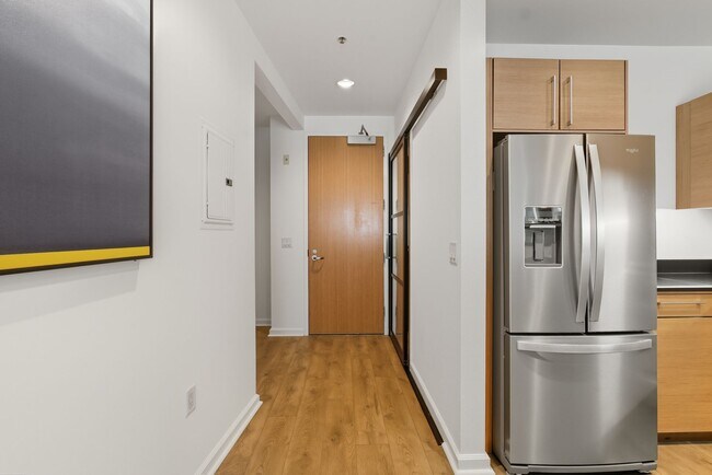 Building Photo - 200 2nd St