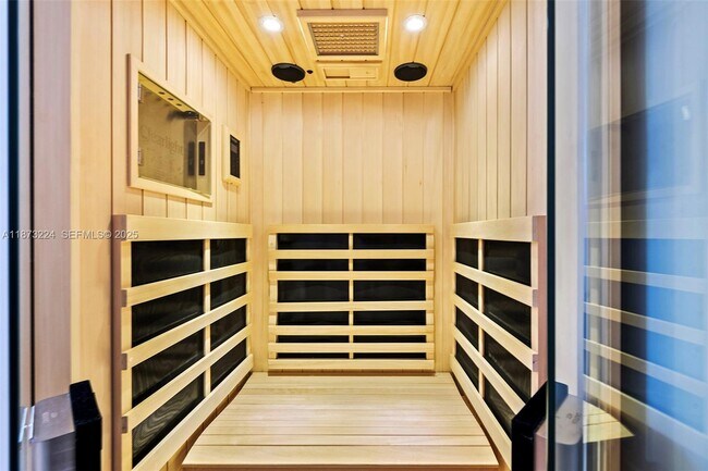 Building Photo - 814 W Dilido Dr