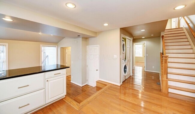 Building Photo - 746 Beech St