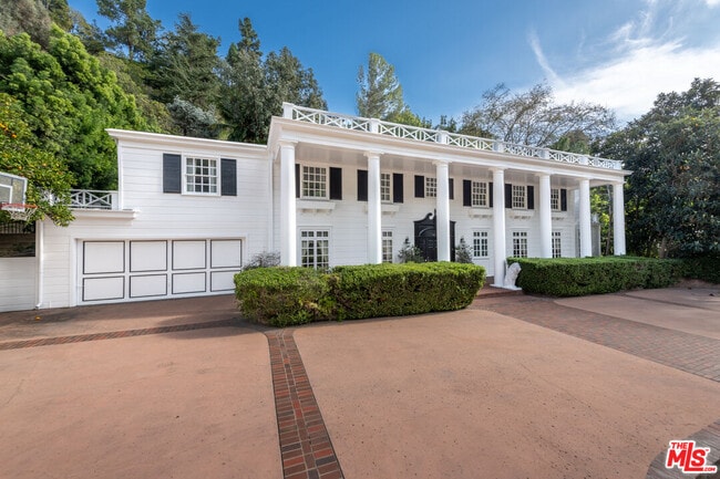 Building Photo - 1148 Coldwater Canyon Dr