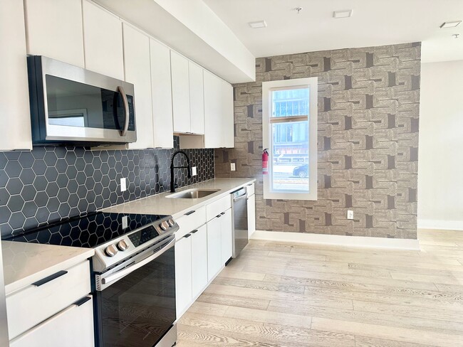 Building Photo - New Building! 2 Bed/ 2 Bath! Parking! Pets...