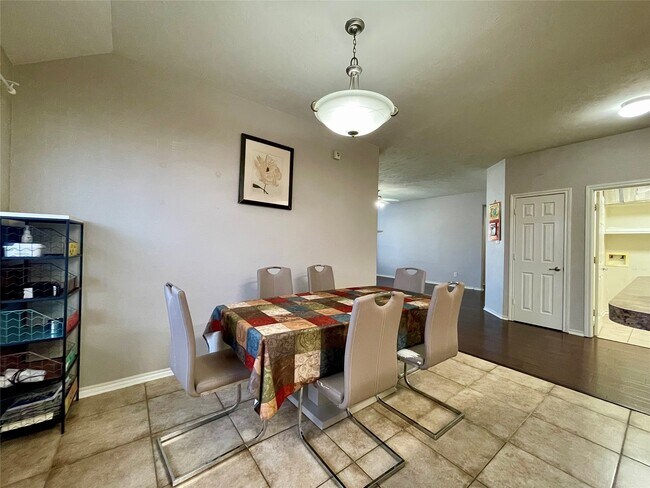 Building Photo - 12347 Carmel Dale Ln