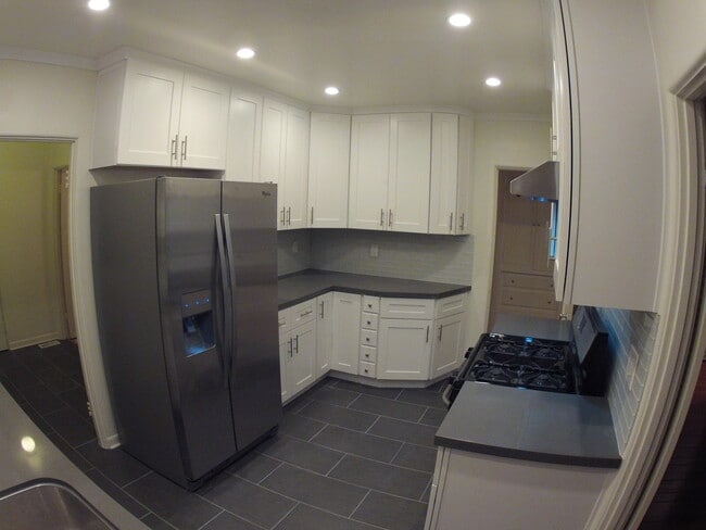 Building Photo - 8549 Clifton Wy