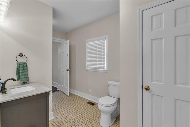 Building Photo - 225 S Park St