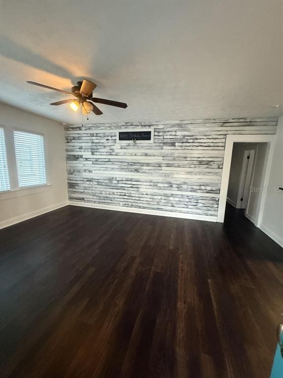 Building Photo - 320 W Lambright St