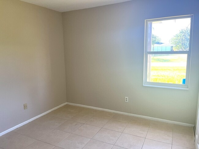Building Photo - 2901 SW Birtle Ct
