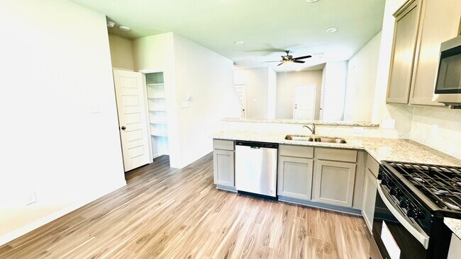 Building Photo - 2423 Bluefish Ct