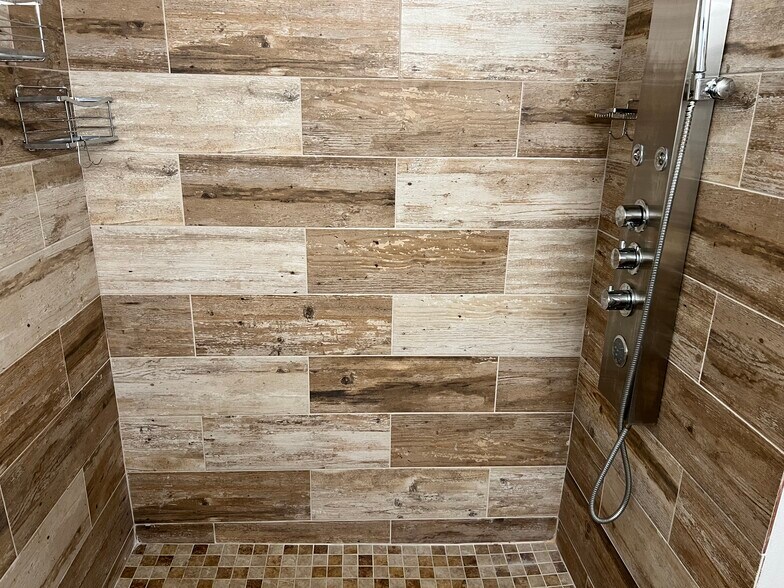 Full bathroom with shower for room #1 - 2130 Forest Knoll Dr NE