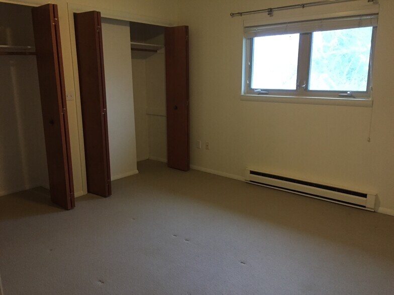 Building Photo - 610 Dell Pl