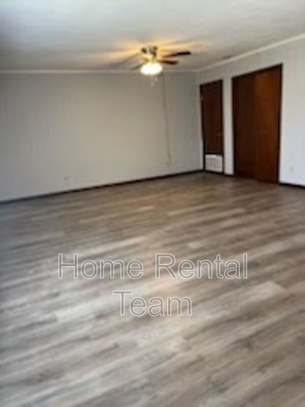 Building Photo - 33 Dogwood Ave