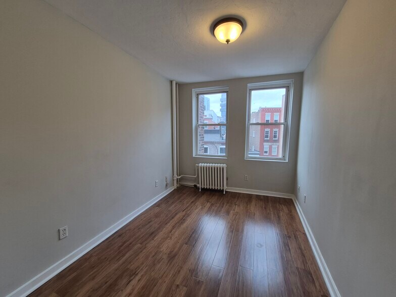 Building Photo - 214 Hanover St