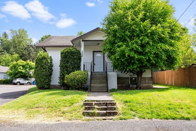 Building Photo - 3 BR Home near Springwater Trail and Powel...