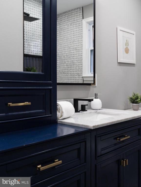 Building Photo - 612 44th St NE