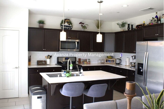 Building Photo - 1 Year Lease 4 Bed  3 Bath  Rent: $2,695 D...