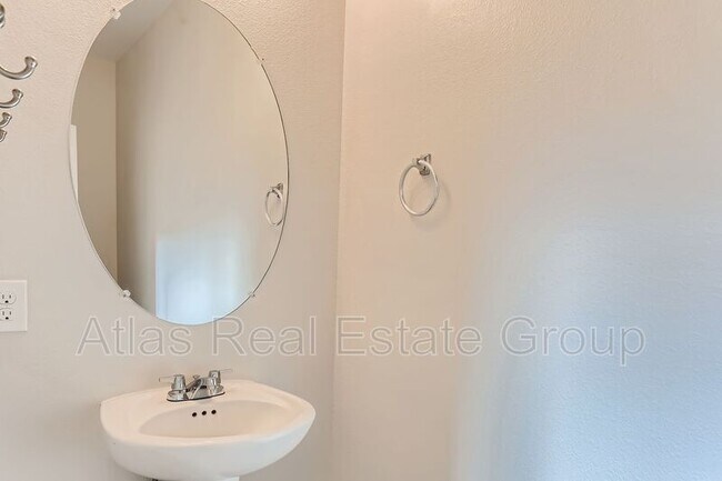 Building Photo - 9544 Alma Ridge Ave