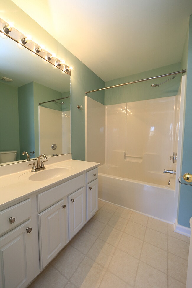 Building Photo - Spacious Townhome in Amazing NW Raleigh Lo...