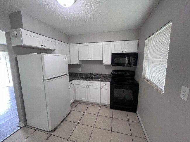 Building Photo - 1320 N COMBEE ROAD Unit #5, LAKELAND, Flor...