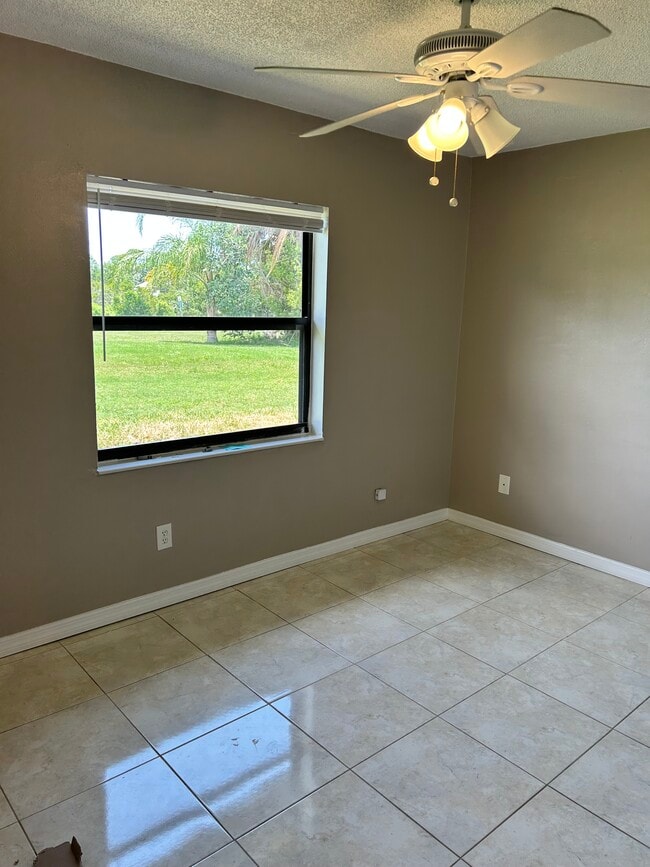Building Photo - 342 S Wimbrow Dr
