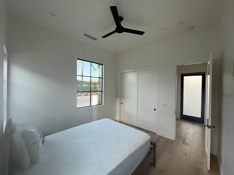 Building Photo - 78641 Deacon Dr E