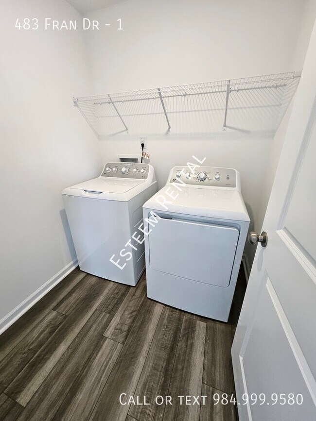 Building Photo - 483 Fran Dr