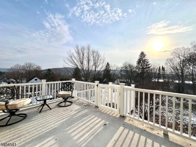 Building Photo - 24 Sycamore St