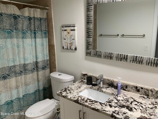 Building Photo - 877 N Hwy A1A