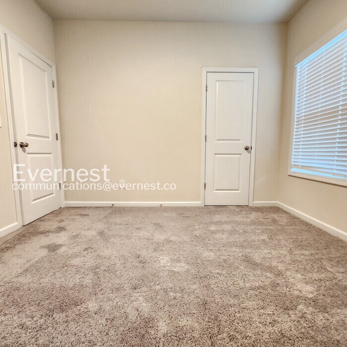 Building Photo - 212 Venture Dr