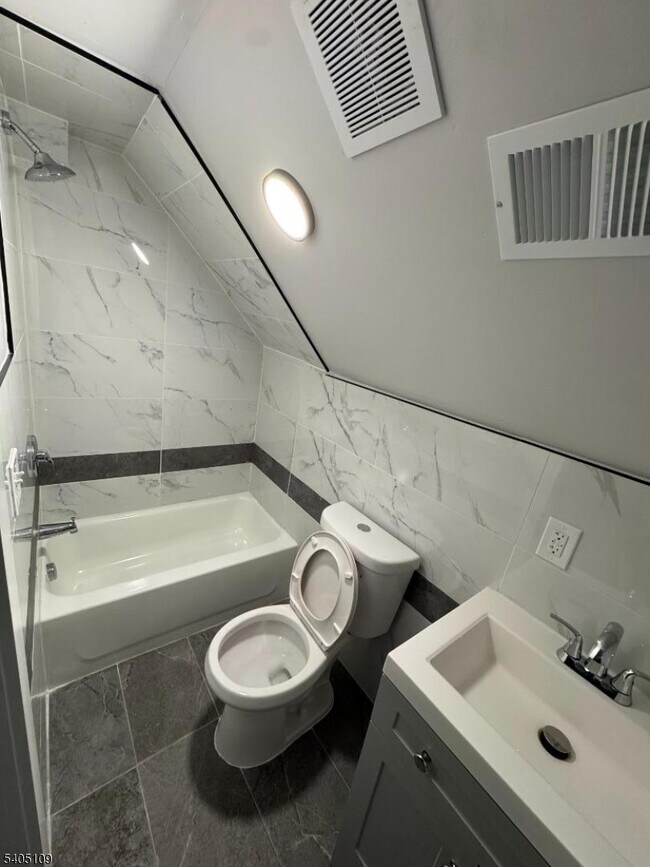 Building Photo - 859 S 16th St