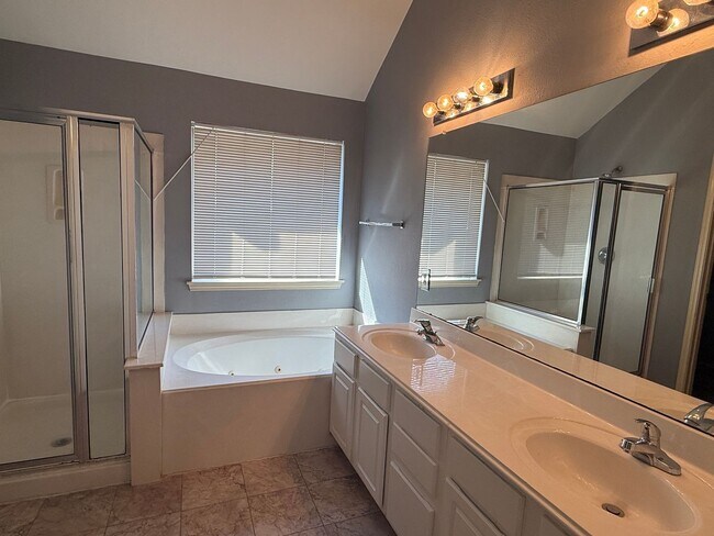 Building Photo - Room to Roam in Atascocita Park!