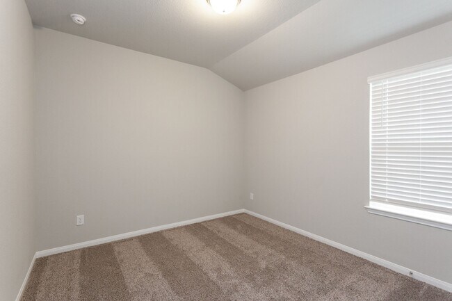 Building Photo - 6915 Lebec Dr