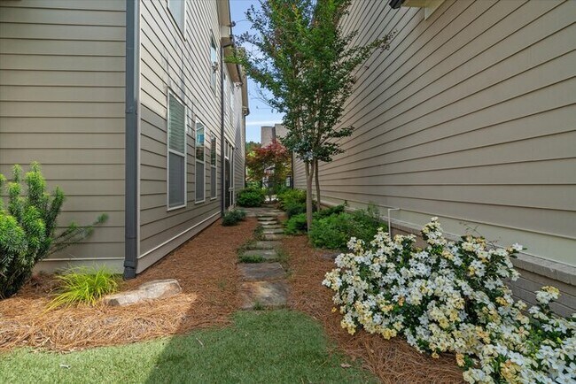 Building Photo - 4232 Hardy Ave