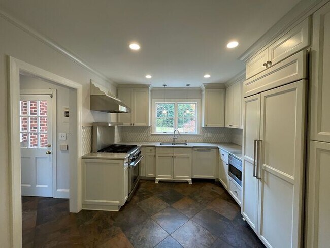 Building Photo - T. R. Lawing Realty Property