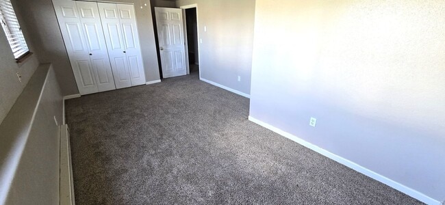 Building Photo - 5 Bedroom, 2 Bathroom Home For Rent In Wes...