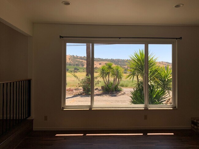 Building Photo - Single Story Country Home in Tres Pinos, Ca