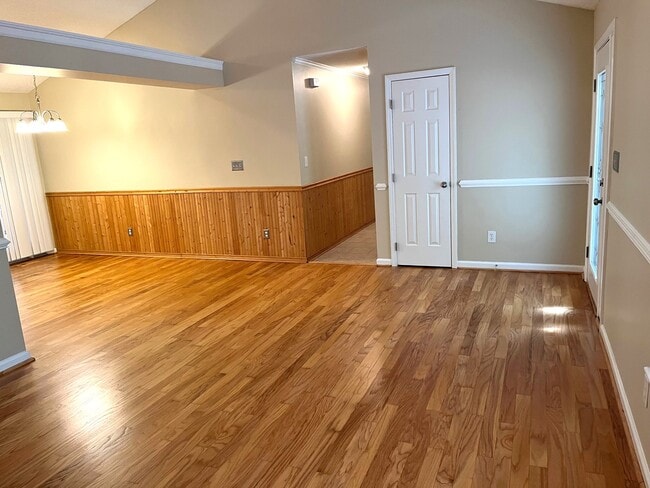 Building Photo - 763 Southwick Ave