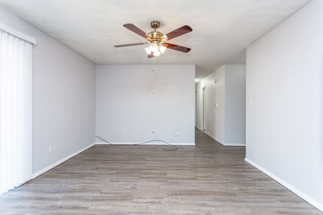 Building Photo - 3 Bedroom 2 Bath Home for Lease!