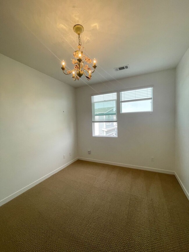 Building Photo - 1533 Elderberry Ct