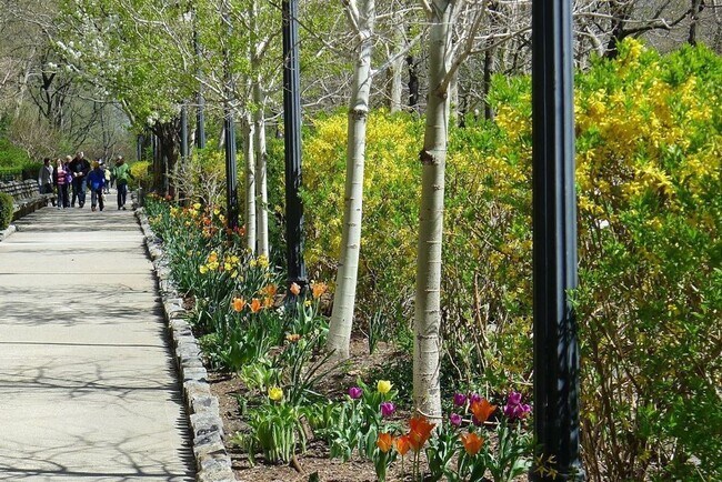 Building Photo - 392 Central Prk W