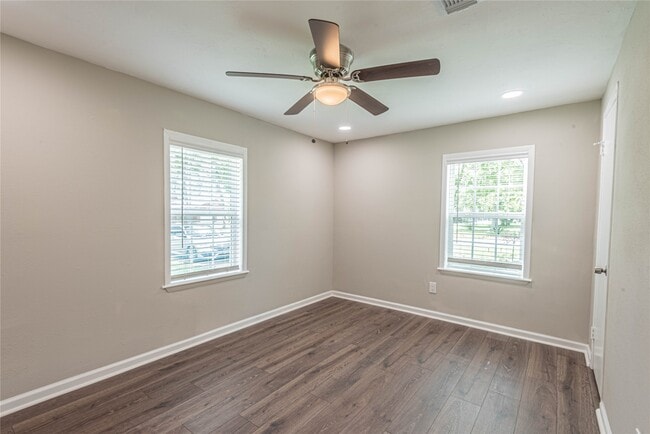 Building Photo - 2110 N Galveston Ave
