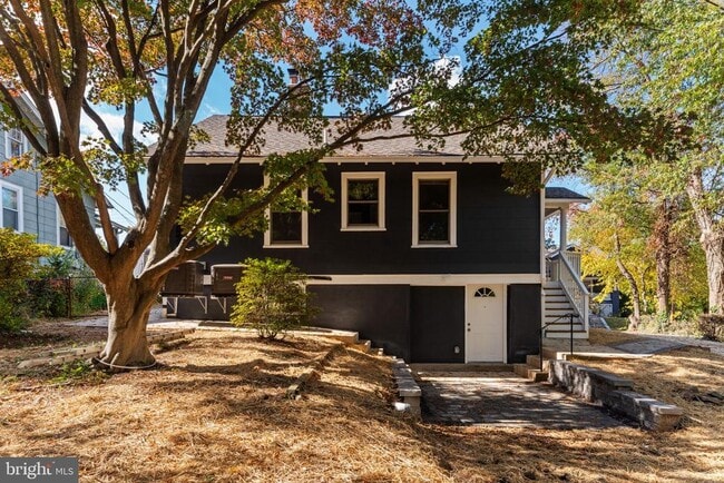 Building Photo - 6107 44th Ave