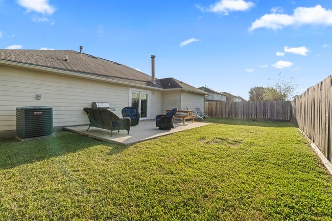 Building Photo - 7226 Buchanan Dr